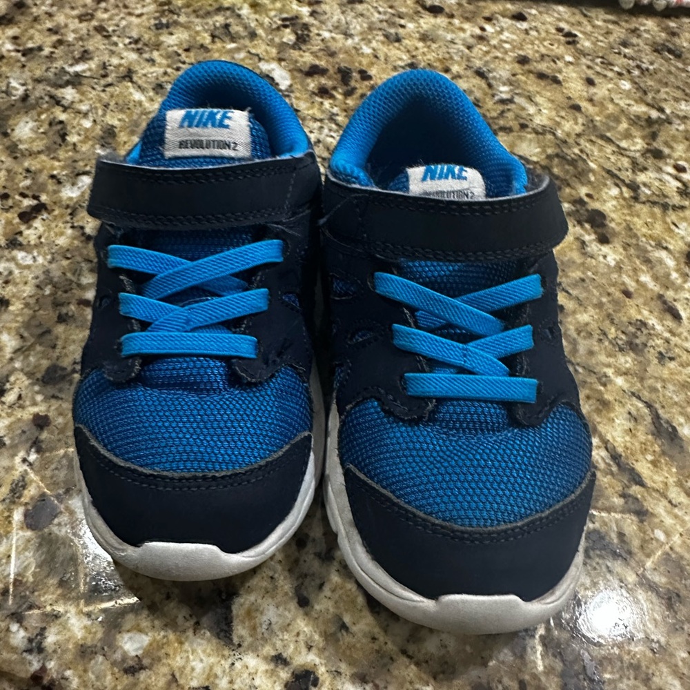 🚨2/$25 Nike Kids Sneakers in Blue and Black